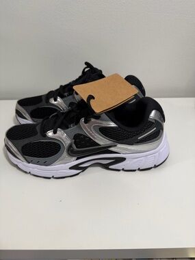 Nike v5 rnr size 9